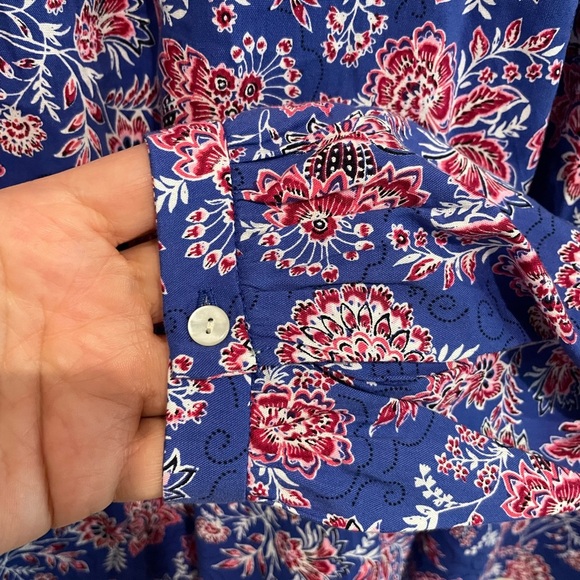 Loft Blue Red & White Floral Print Blouse. Size M - Picture 5 of 6
